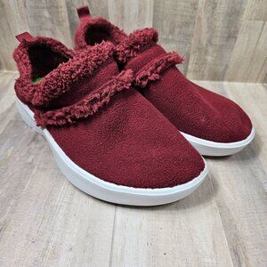 OOFOS Women's Shoes in Burgundy and White